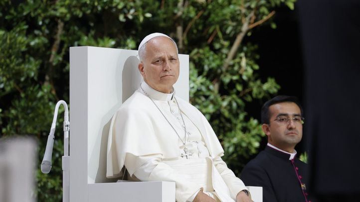 El Papa León XIV llega al encuentro 'Tejer redes con el mundo de la cultura, la educación, la empresa y el deporte', en el Movistar Arena.