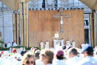 Celebración de la misa del Corpus Christi en la Plaza de Cibeles