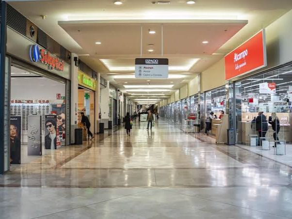 Encapuchados armados atracan una joyería en el centro comercial Espacio Torrelodones