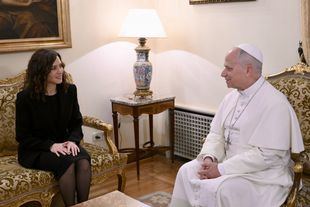 Díaz Ayuso y el Papa, en la sede de la Nunciatura