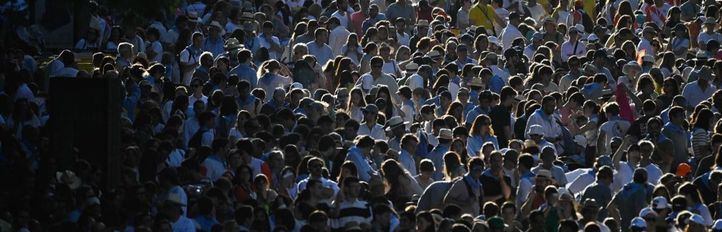 Ambiente en la plaza de Cibeles ante la misa el Papa