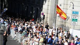 Ambiente en la plaza de Cibeles ante la misa el Papa