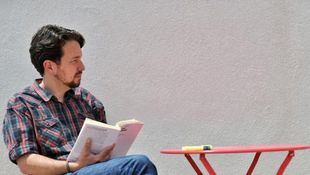 Pablo Iglesias se corta su emblemática coleta tras dejar la política