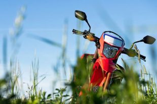 Productos de limpieza para la moto: por qué son tan importantes si vives en Madrid