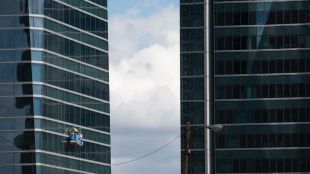 Vecinos de Chamartín se rebelan contra la posible instalación de la torre más alta de Europa: 'No queremos convertirnos en la Gran Vía'