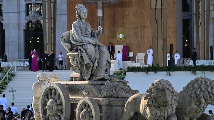 Ambiente en la plaza de Cibeles ante la misa el Papa