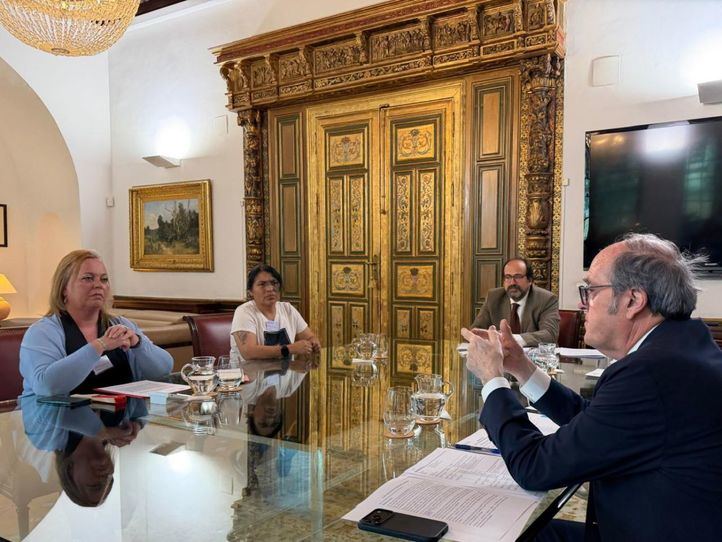 Reunión entre el Defensor del Pueblo y la FAPA Francisco Giner de los Ríos