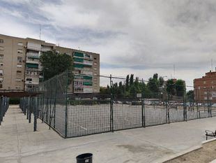 La Policía busca a tres varones por apuñalar a dos jóvenes en una cancha de Móstoles