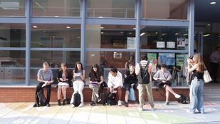 El 55% de los estudiantes comparte piso y el 24% opta por residencia