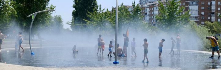 Madrileños se refrescan en Madrid
