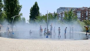 Madrileños se refrescan en Madrid