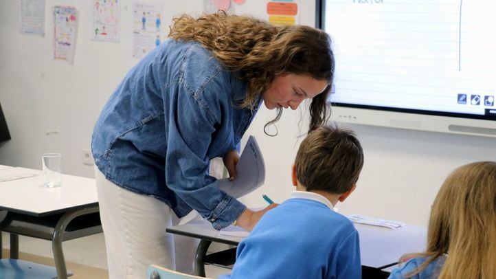 La coordinación entre las familias y el centro educativo mejoran la eficiencia escolar