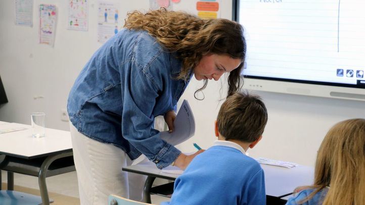 La coordinación entre las familias y el centro educativo mejoran la eficiencia escolar