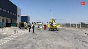 Helicoptero del 112 preparado para trasladar al herido en la M-50