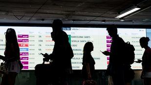 Decenas de personas en la estación de trenes Puerta de Atocha-Almudena Grandes, a 24 de julio