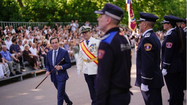 Madrid reconoce a sus policías entre rescates, investigaciones y una despedida cargada de emoción