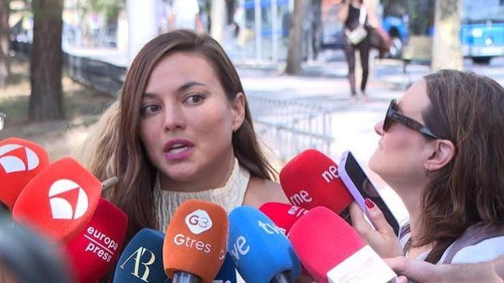 Elisa Mouliaá se presenta por sorpresa en los juzgados para evitar su detención