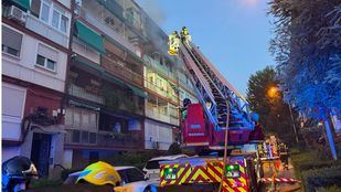 En estado grave una mujer por inhalación de humo en un incendio en Moncloa