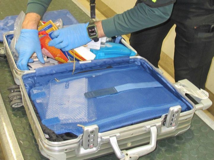 Arrestado en Barajas un pasajero de 86 años con más de 4,5 kilos de cocaína en su maleta