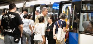 Las redes arden por el calor "inhumano" en Metro: "Nunca hay aire y la gente va mareada, sudando a goterones"