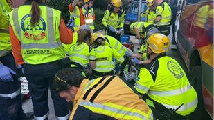 En estado grave al caer de un tercer piso cuando intentaba escapar de un incendio en Villaverde