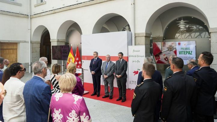 La Comunidad de Madrid, distinguida con la Gran Cruz de Lealtad a Víctimas del Terrorismo de la asociación VITEPAZ