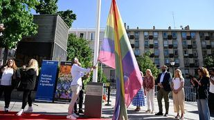 Madrid inicia el Orgullo con el izado de la bandera LGTBI