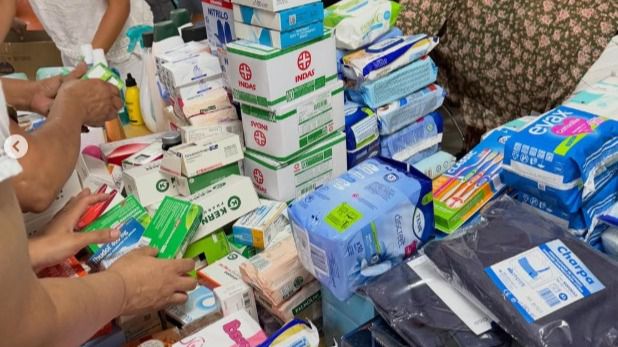 Punto de recogida habilitado en la sede de Refugiados Sin Fronteras para enviar ayuda a Venezuela