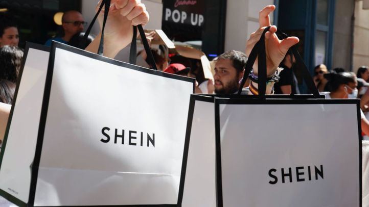 Colas en la apertura de la primera 'pop up store' de Shein en Madrid