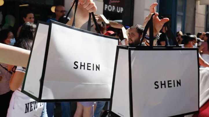 Colas en la apertura de la primera 'pop up store' de Shein en Madrid