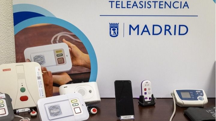 Equipos del sistema municipal de teleasistencia que permiten solicitar ayuda de forma inmediata desde el hogar