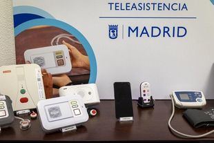 Equipos del sistema municipal de teleasistencia que permiten solicitar ayuda de forma inmediata desde el hogar