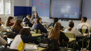Docente en una aula de instituto