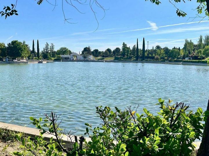 Pinto recupera el lago del Parque Juan Carlos I con nuevo sistema de oxigenación e iluminación