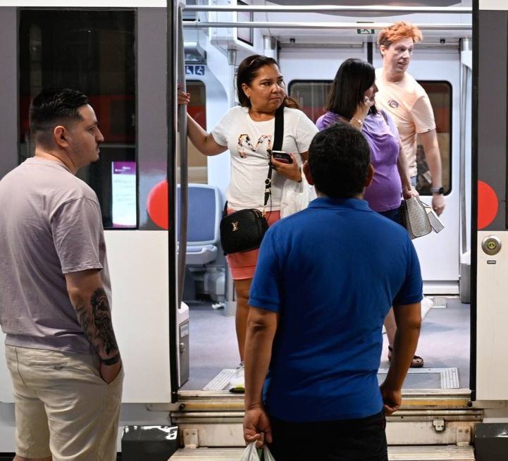 Incidencia en la noche del martes: dos horas sin Cercanías en Atocha por la caída de material de obras a la vía