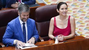Miguel Ángel Martín e Isabel Díaz Ayuso en el Pleno de la Asamblea.