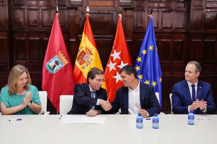 Almeida firma el nuevo acuerdo laboral de la Policía Municipal tras superar las discrepancias sobre el preacuerdo