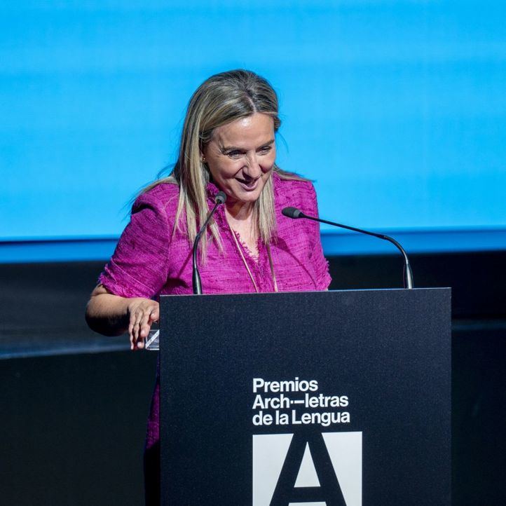 La ministra de Educación, Formación Profesional y Deportes, Milagros Tolón, interviene durante la celebración de la gala de entrega de los 'V Premios Archiletras de la Lengua', en Casa de América