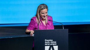 La ministra de Educación, Formación Profesional y Deportes, Milagros Tolón, interviene durante la celebración de la gala de entrega de los 'V Premios Archiletras de la Lengua', en Casa de América