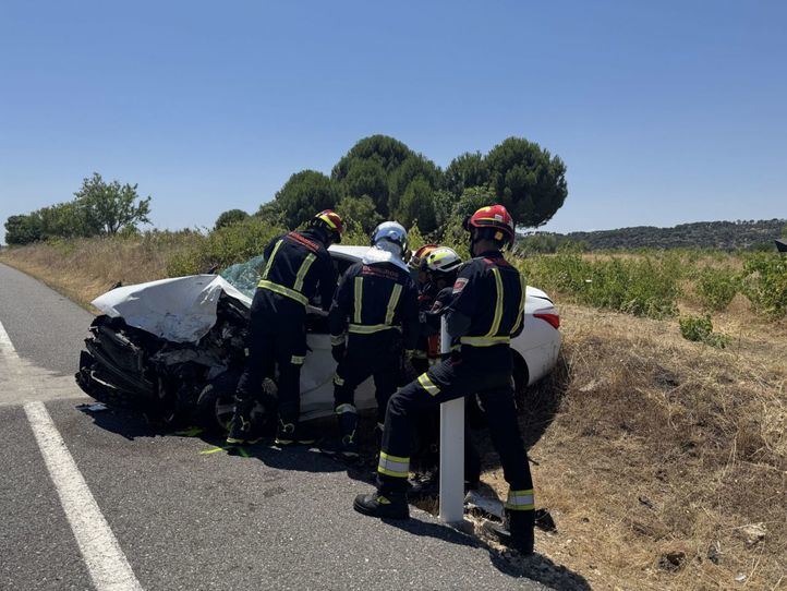 Cuatro heridos en un choque entre dos turismos en la N-403