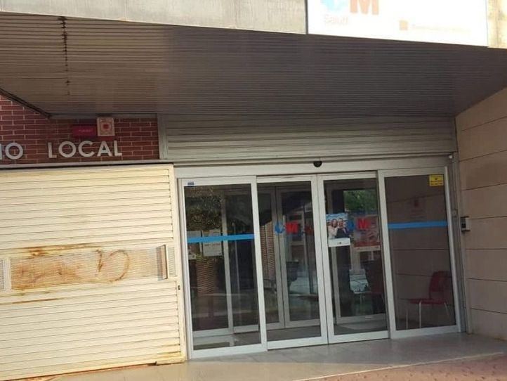 Un consultorio de El Escorial cierra una tarde por falta de médicos y los vecinos inician una recogida de firmas