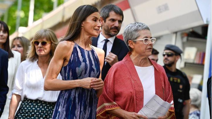 Eva Orúe con la reina Letizia en la inauguración de la última Feria del Libro de Madrid