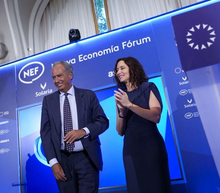 Isabel Díaz Ayuso presenta el encuentro informativo de Nueva Economía Fórum protagonizado por el presidente de la Asamblea de Madrid, Enrique Ossorio