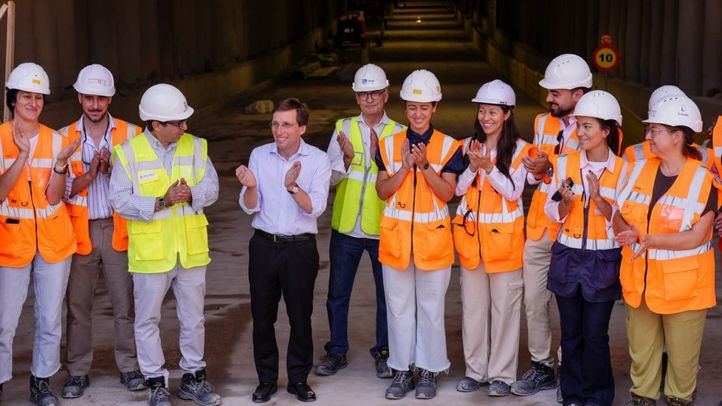 Almeida ha visitado la finalización de la excavación del túnel de 675 metros que supone el proyecto Parque Castellan