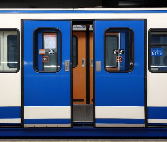 Metro intensifica las medidas contra el calor en la línea 1 ante las quejas de los usuarios
