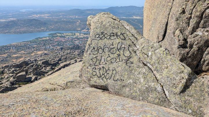 Plan contra los grafitis en La Pedriza: la Comunidad implica a los senderistas en la detección de pintadas