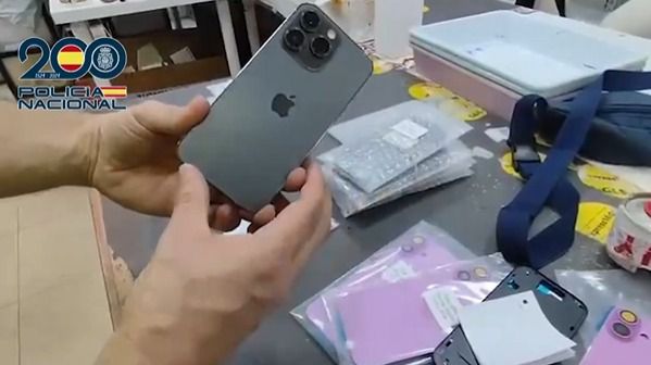 Desmantelado en Fuenlabrada un almacén con más de 16.800 dispositivos falsificados