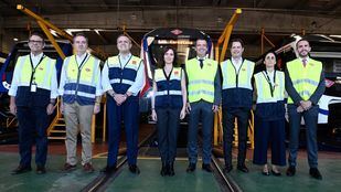 La presidenta de la Comunidad de Madrid, Isabel Díaz Ayuso, ha visitado este lunes el Depósito de Cuatro Vientos para conocer el nuevo convoy.