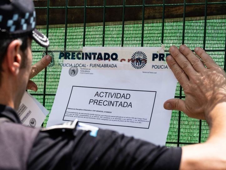 Archivo: Policía local de Fuenlabrada precinta las obras en La Cantueña (2024)