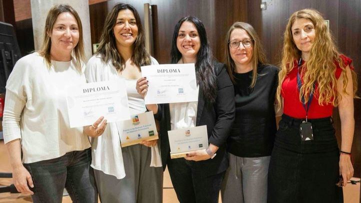 Algunas integrantes del equipo del Servicio de Ayuda a Domicilio (SAD) de Clece de la dirección regional Centro. De izqda. a dcha. Coral Falcón, Rocío Platero, Sara López, Inés García y Elena Mateos.